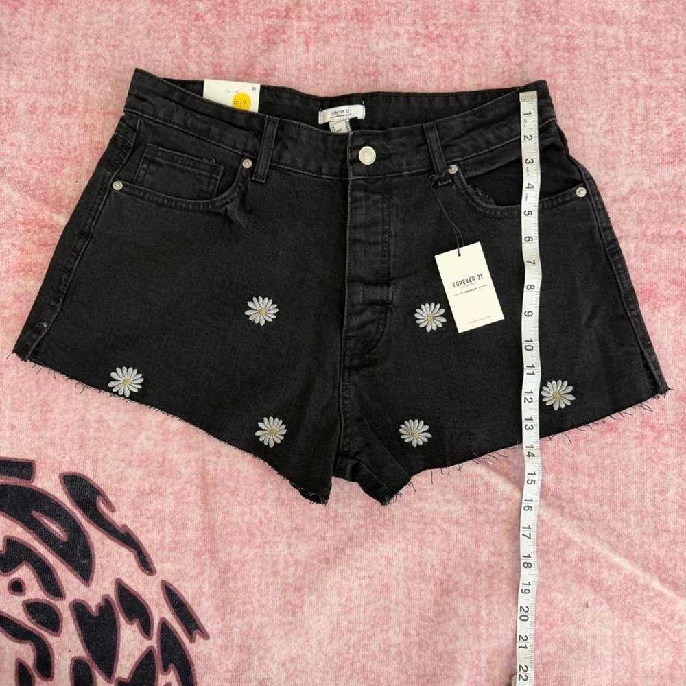 Forever 21 black denim shorts with white daisy embroidery